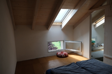 Zimmer Dach links Fenster